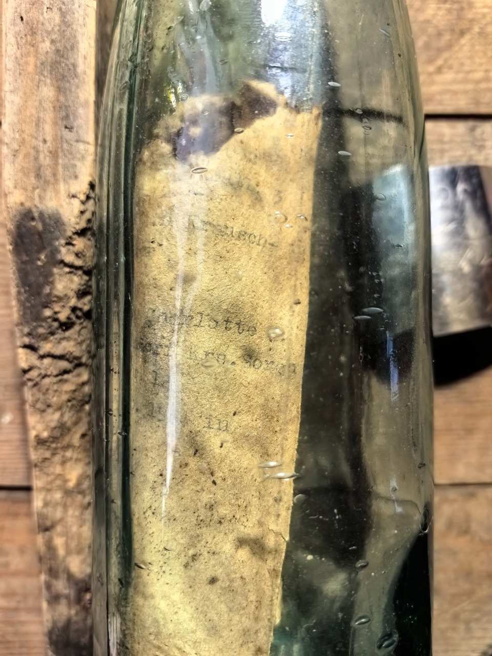 В Псковской области нашли бутылку с запиской на немецком языке