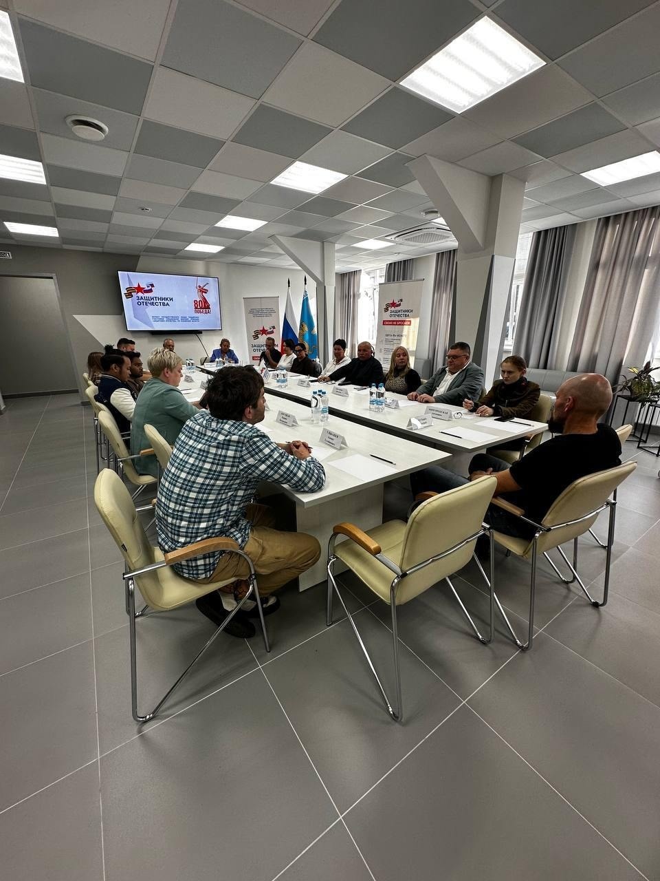 Тревел-блогеры из разных стран посетили центр «Соотечественник» в Пскове