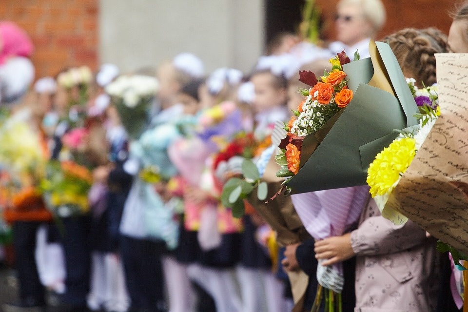 Почти 3 тысячи юных жителей Пскова стали первоклассниками в этом учебном году Почти 3 тысячи юных жителей Пскова стали первоклассниками в этом учебном году
