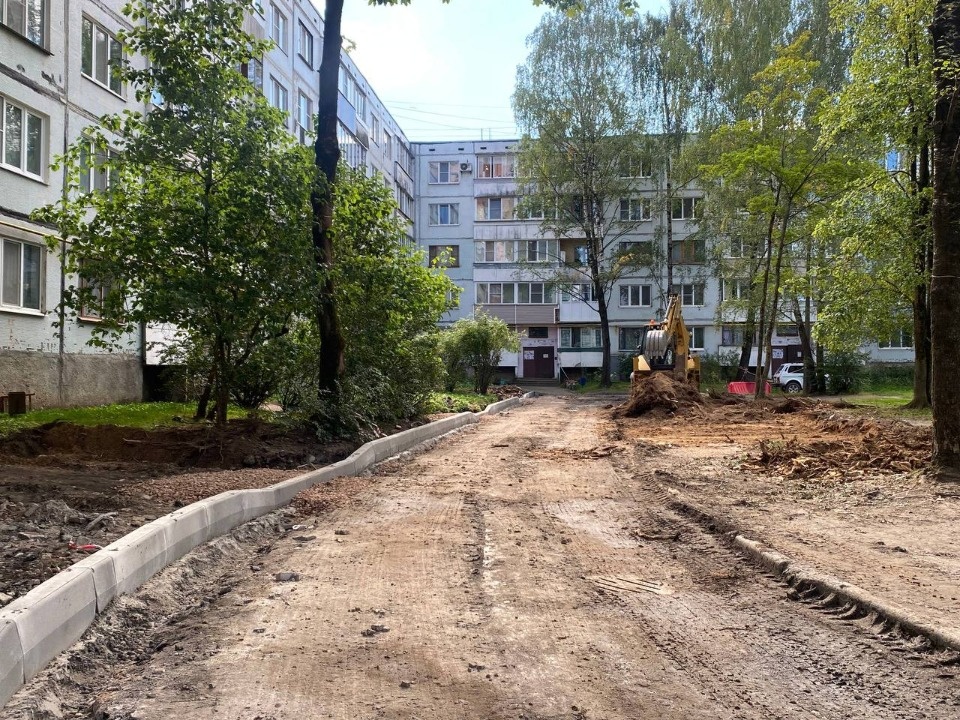 Стартовало благоустройство дворов на улицах Коммунальной и Западной в Пскове