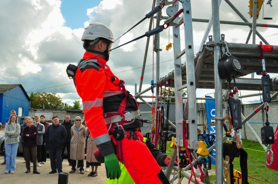 Сотрудники завода «Титан-Полимер» прошли обучение по безопасной работе на высоте