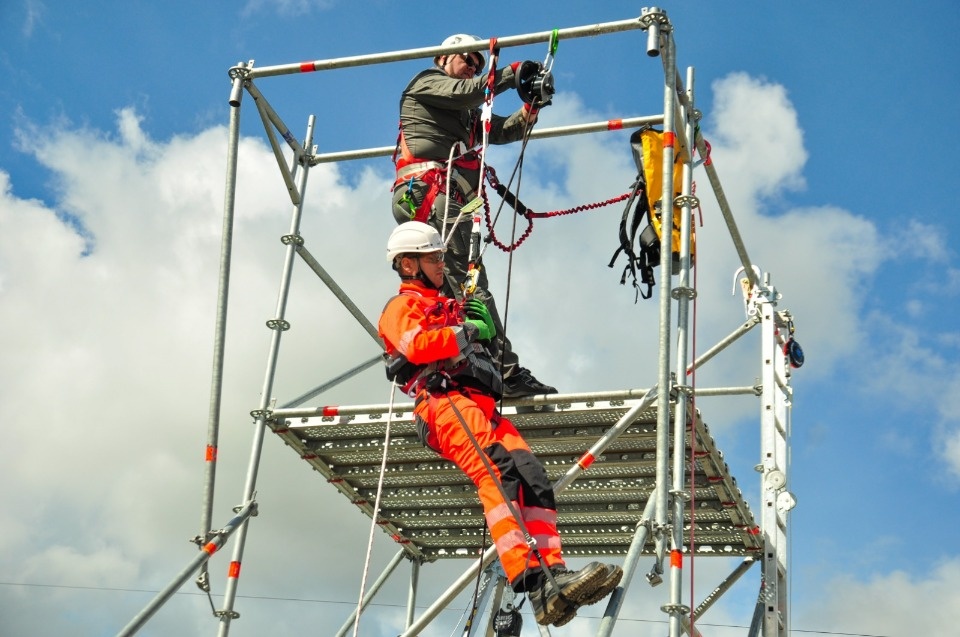 Сотрудники завода «Титан-Полимер» прошли обучение по безопасной работе на высоте