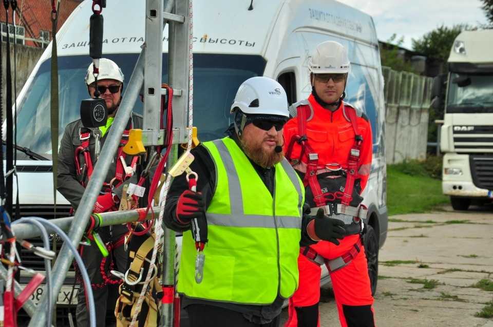 Сотрудники завода «Титан-Полимер» прошли обучение по безопасной работе на высоте