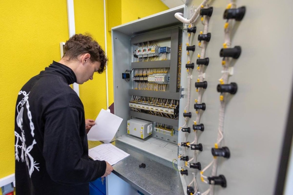 Михаил Ведерников напомнил жителям Псковской области о новых мерах социальной поддержки учащихся