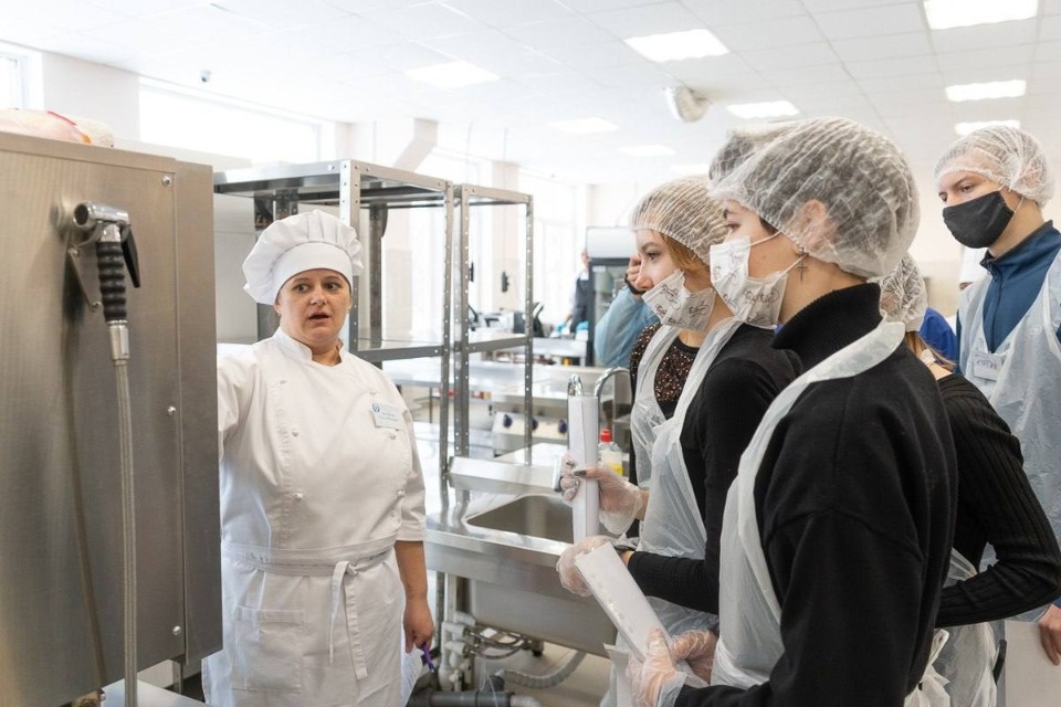 Михаил Ведерников напомнил жителям Псковской области о новых мерах социальной поддержки учащихся