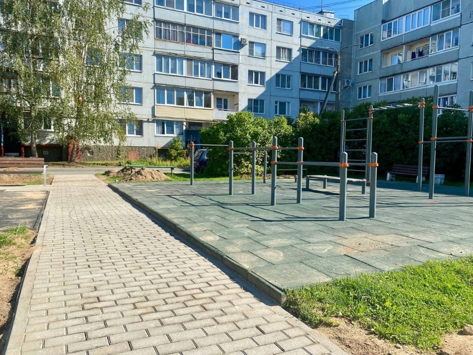 На улице Алексея Алехина в Пскове появилась новая пешеходная дорожка к спортплощадке На улице Алексея Алехина в Пскове появилась новая пешеходная дорожка к спортплощадке