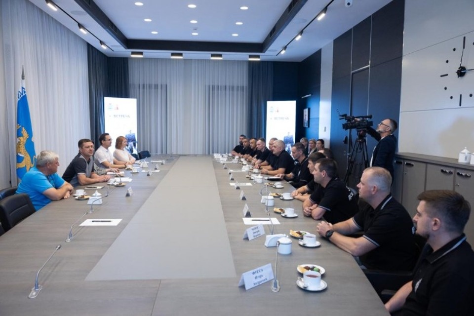 Михаил Ведерников встретился с участниками кадровой программы «Герои земли Псковской» Михаил Ведерников встретился с участниками кадровой программы «Герои земли Псковской»