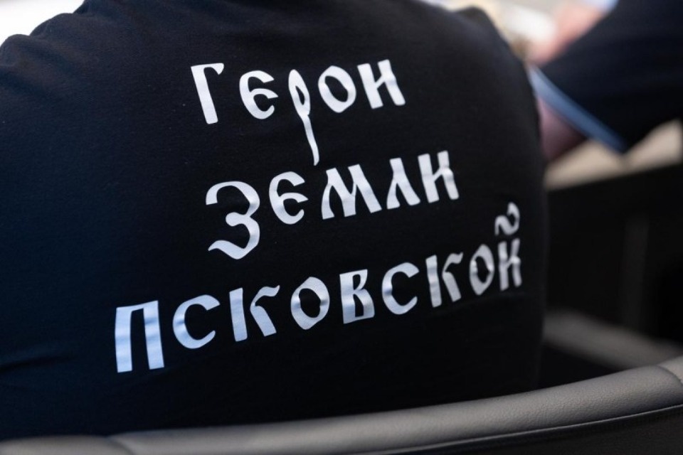 Михаил Ведерников встретился с участниками кадровой программы «Герои земли Псковской» Михаил Ведерников встретился с участниками кадровой программы «Герои земли Псковской»