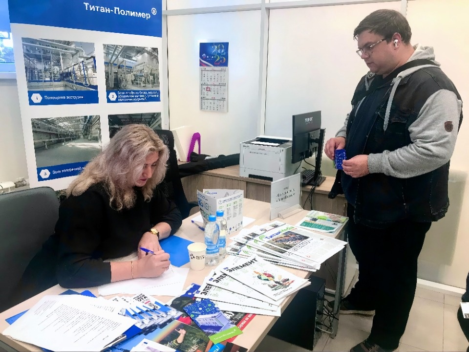 Завод «Титан-Полимер» провел выездную ярмарку вакансий в Печорах