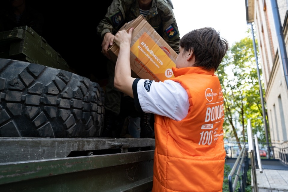 Очередную партию гуманитарной помощи отправили псковским десантникам