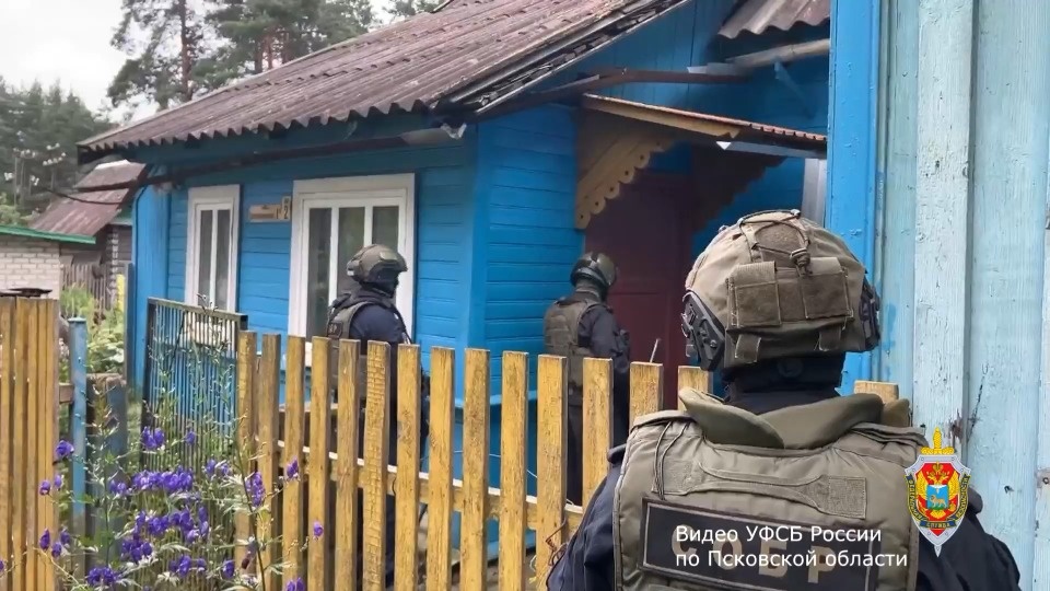 Пскович размещал экстремистские надписи в многоквартирных домах Пскович размещал экстремистские надписи в многоквартирных домах