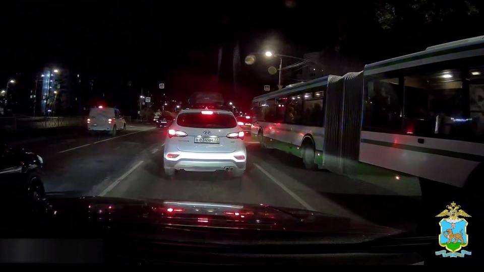 В Пскове взвод ДПС устроил погоню за подозреваемым в грабеже водителем иномарки