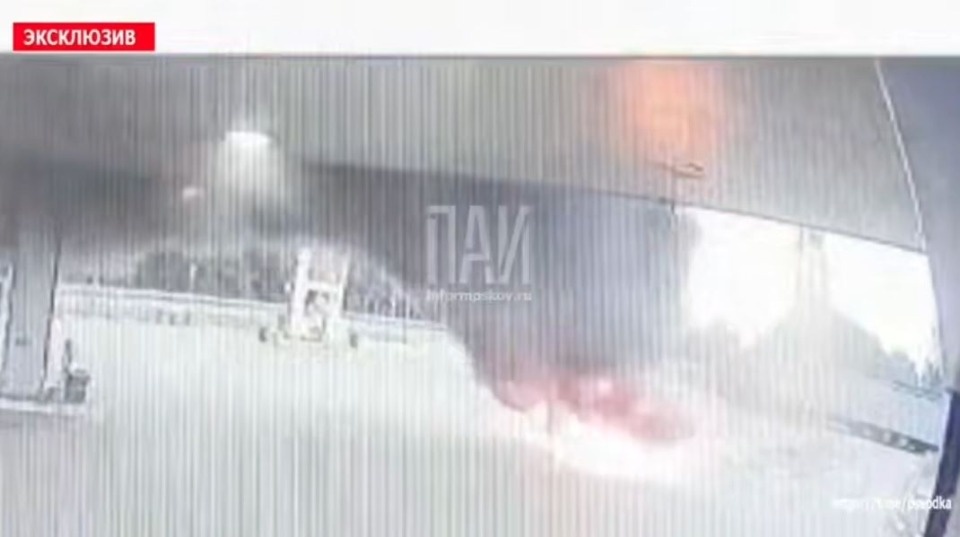 Автомобиль загорелся на АЗС в Печорах 