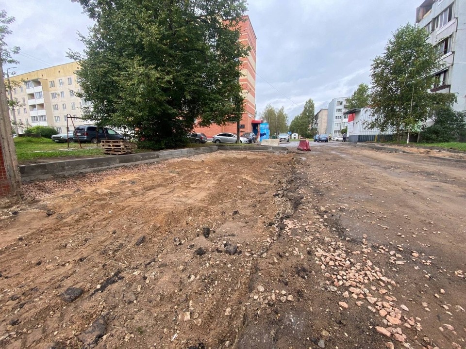 Ремонтные работы проводятся на улице Алтаева в Пскове 