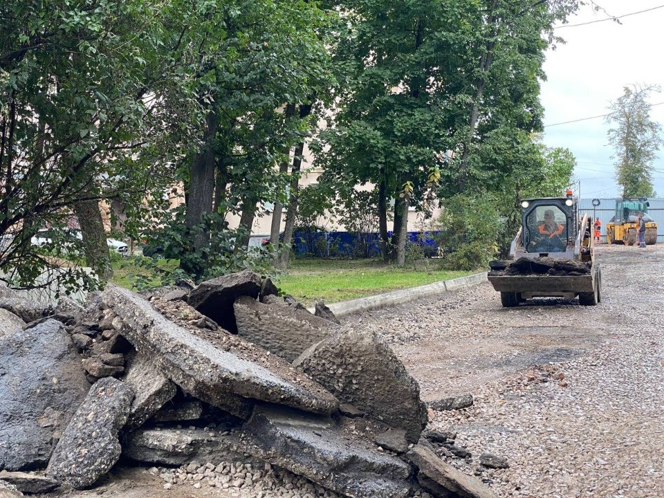 Стартовал ремонт междворового проезда на улице Советской в Пскове 