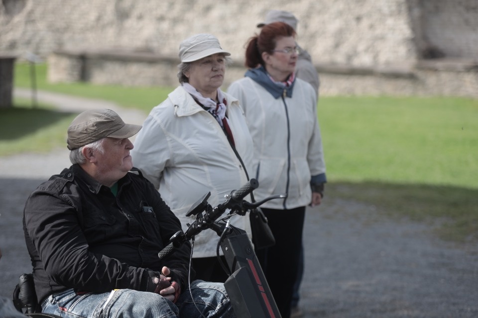 Всем и каждому 