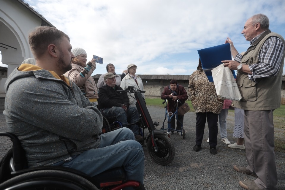 Всем и каждому 