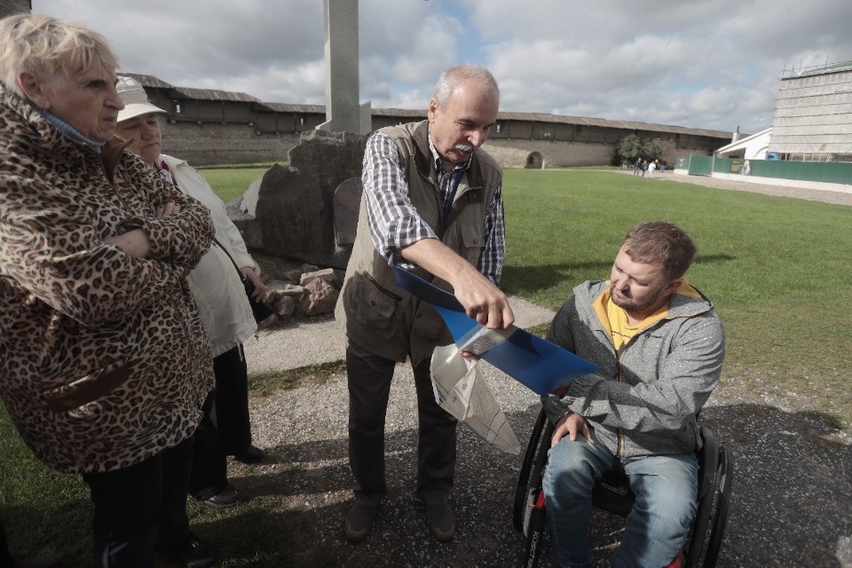 Всем и каждому 