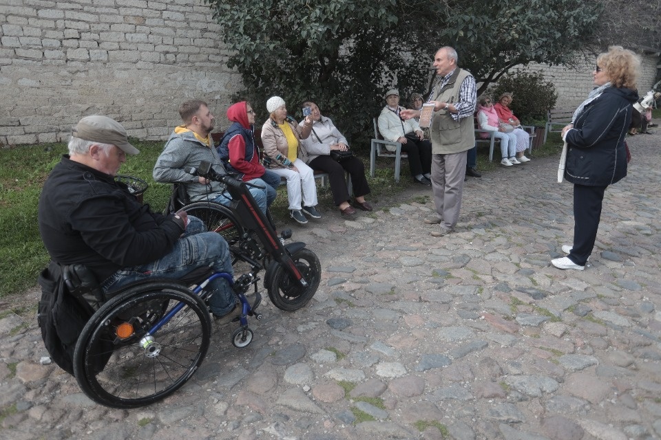 Всем и каждому 