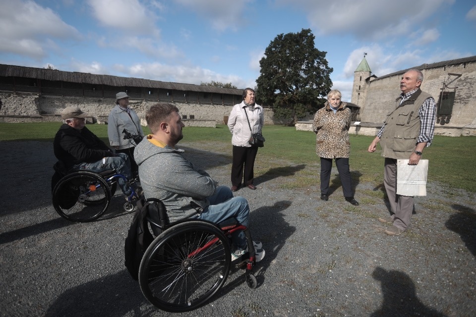 Всем и каждому 