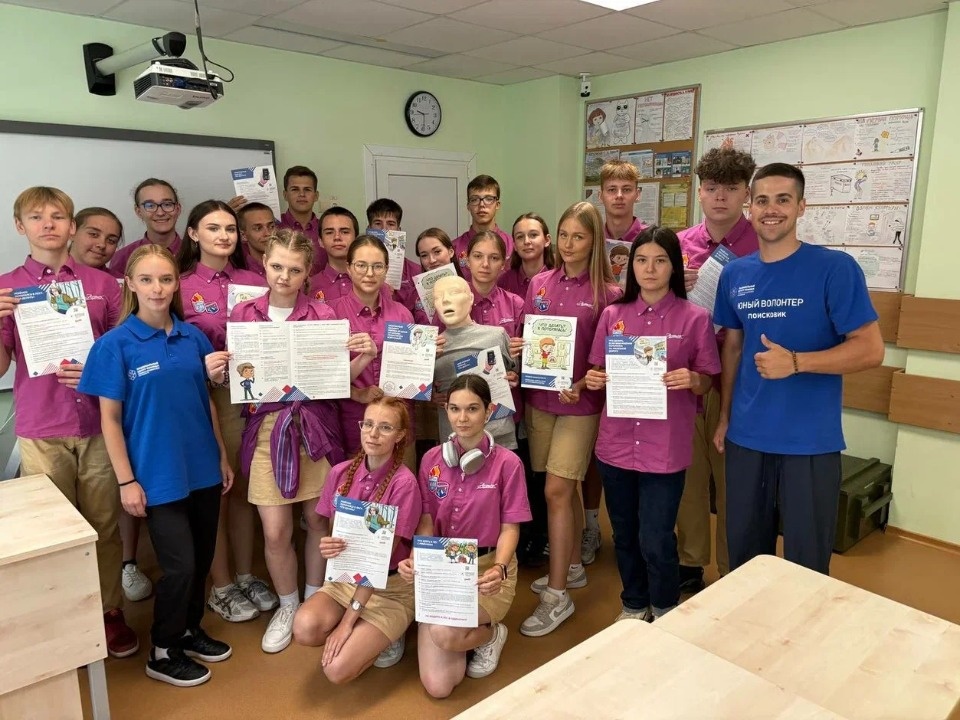 Псковские волонтеры провели в «Артеке» дополнительную общеразвивающую программу