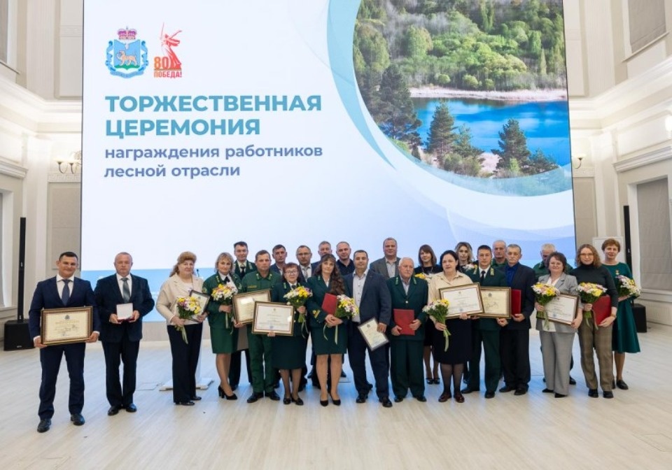25 работников лесного хозяйства Псковской области удостоили федеральных и региональных наград 