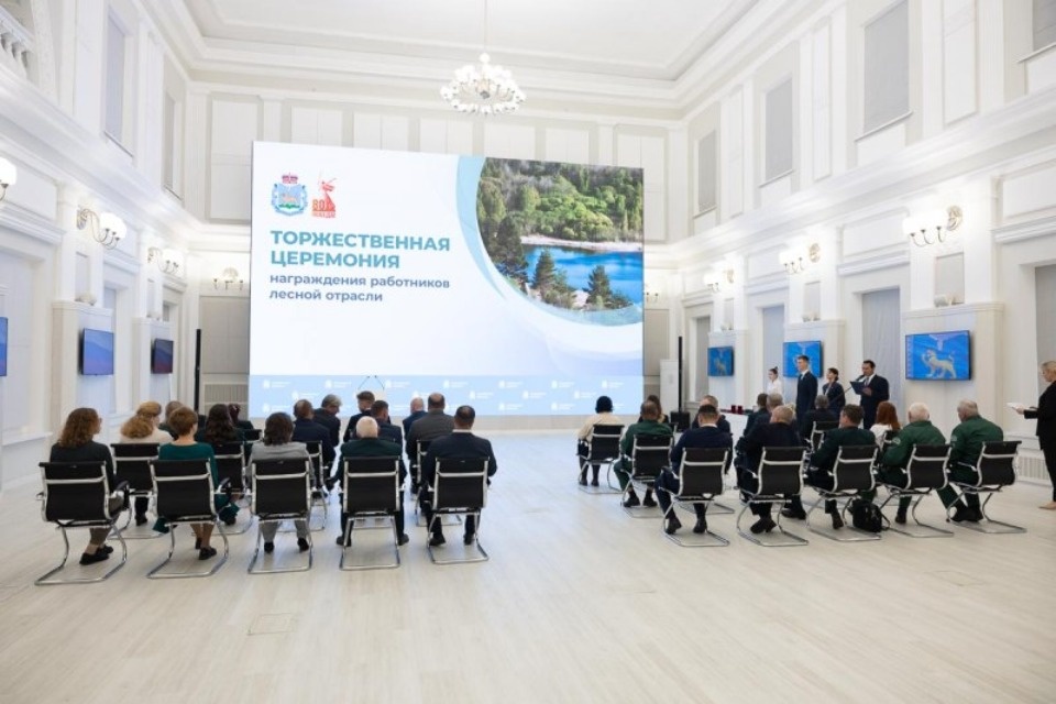 25 работников лесного хозяйства Псковской области удостоили федеральных и региональных наград 