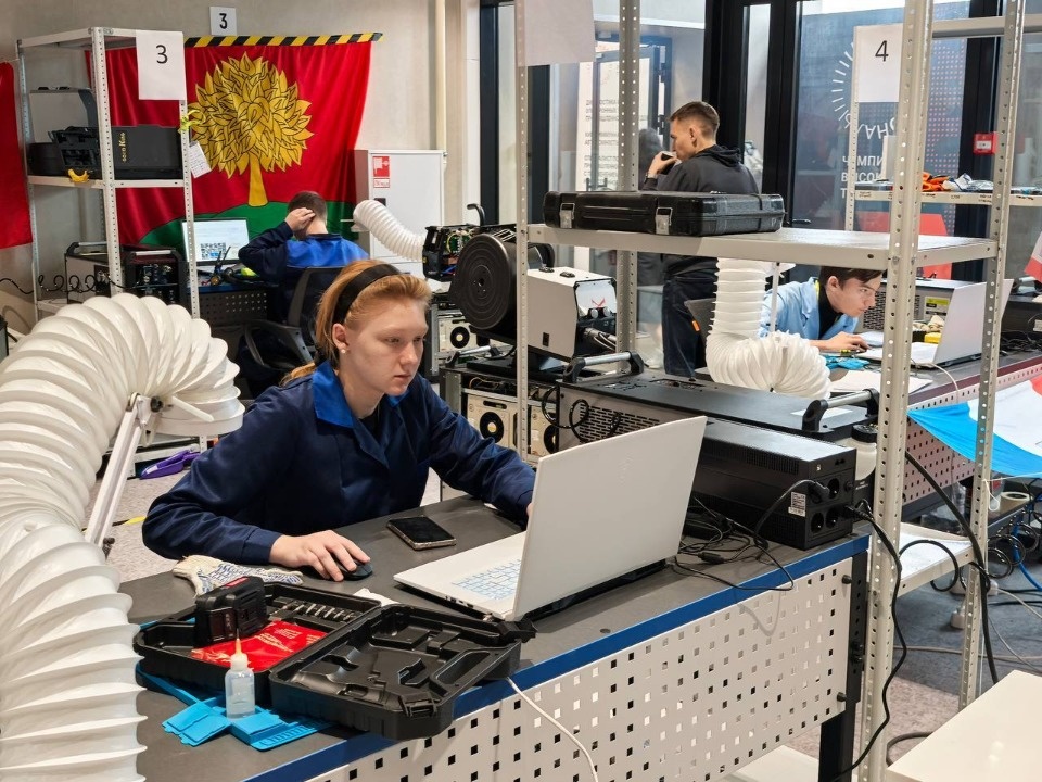 Псковская школьница стала третьей на чемпионате высоких технологий в Великом Новгороде