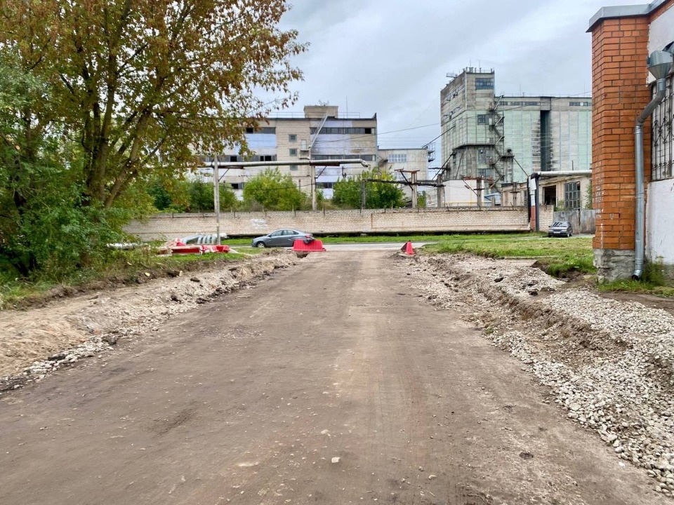 В Пскове готовят к ремонту междворовой проезд на улице Солнечной