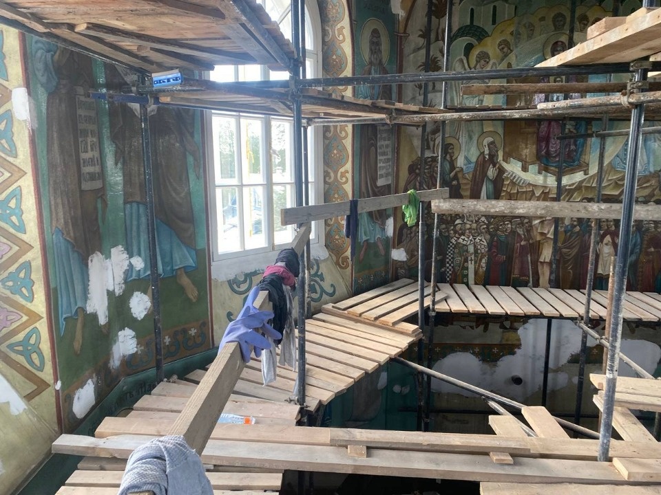 Специалисты практически отреставрировали росписи церкви Сорока Севастийских мучеников в Печорах