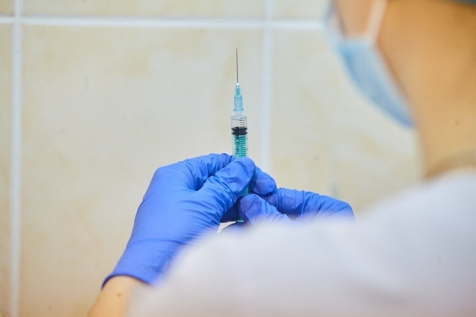 Более 81 тысячи жителей Псковской области вакцинировались от гриппа