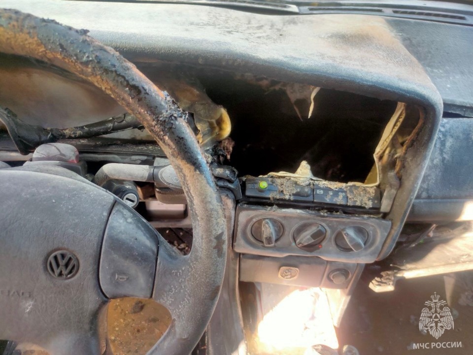 В Псковской области горели два автомобиля Wolkswagen Passat