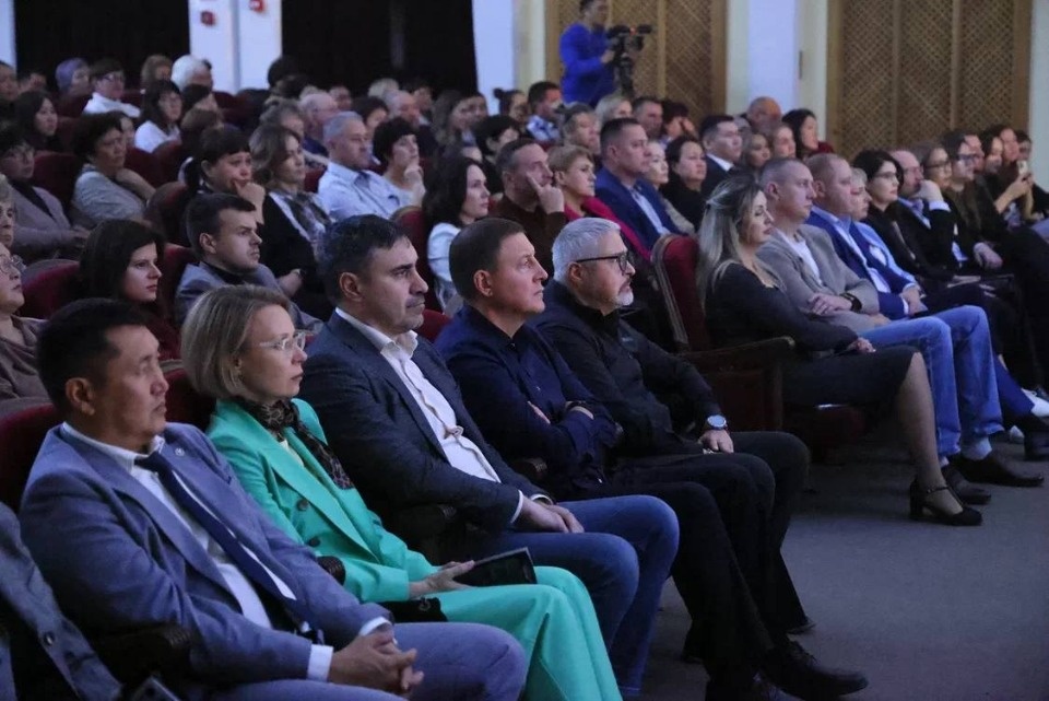 «Большие гастроли» Псковского драмтеатра начались в Республике Алтай