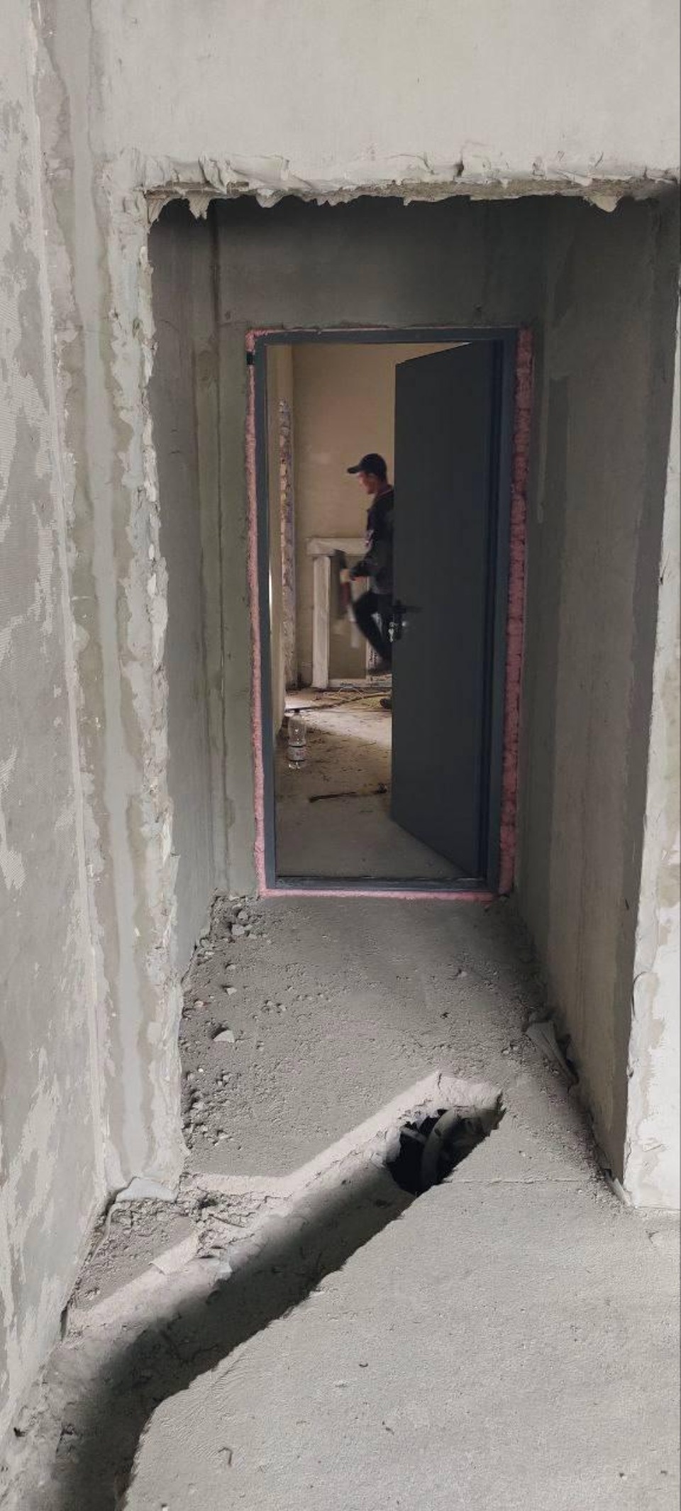 Псковские строители продолжают ремонтировать детский сад в Херсонской области