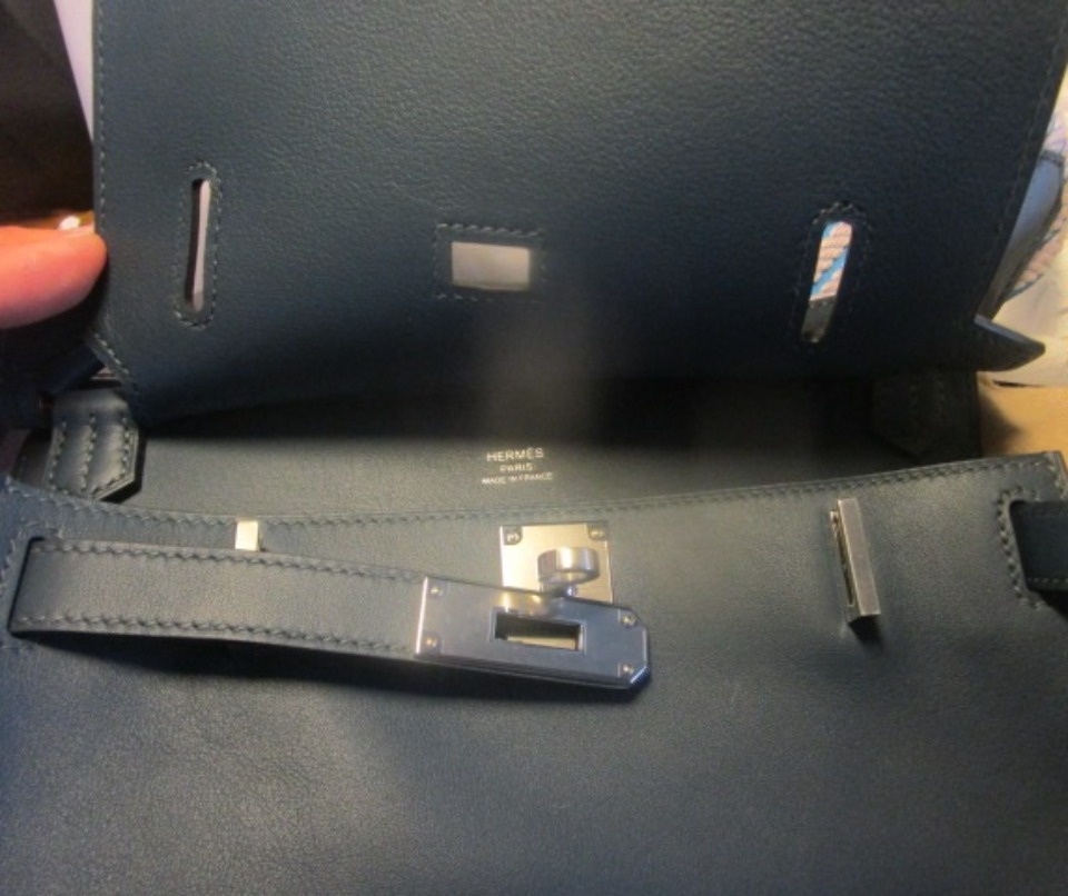 Иностранка пыталась въехать с незадекларированной люксовой сумкой  в Россию через Псковскую область