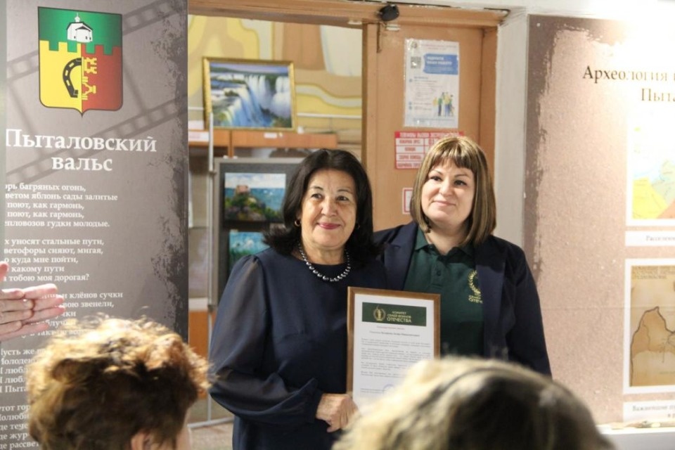 «Серебряных» волонтёров из Пыталово наградили за помощь бойцам СВО 