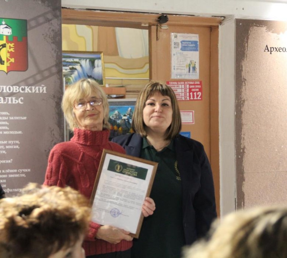 «Серебряных» волонтёров из Пыталово наградили за помощь бойцам СВО 