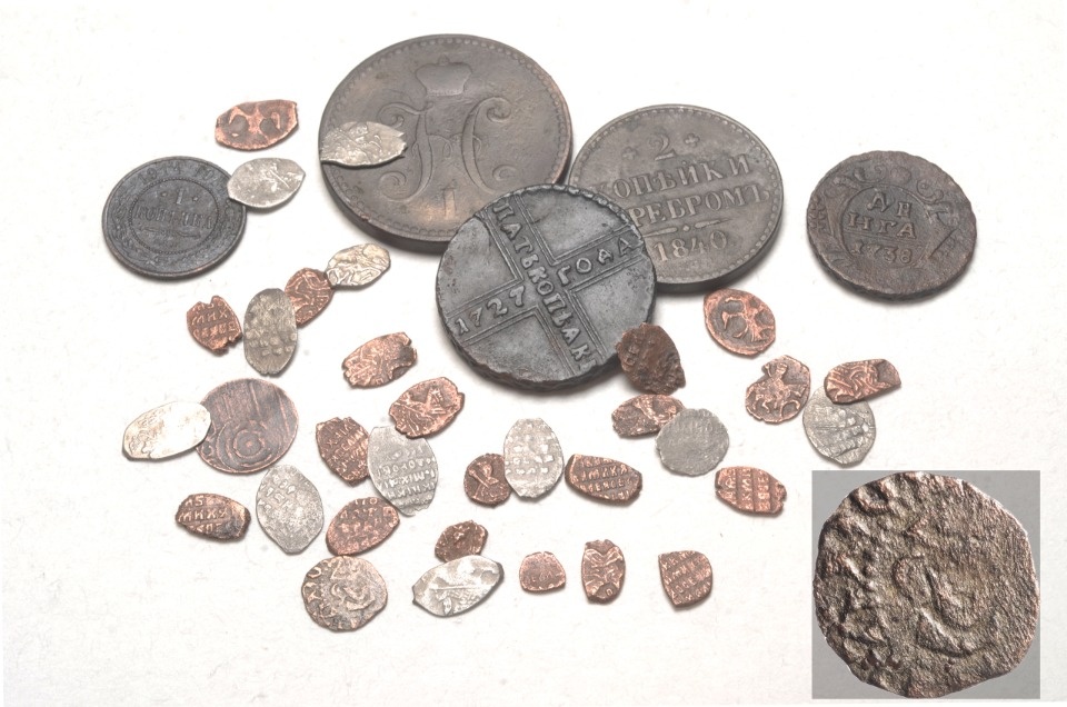 В Пскове археологи обнаружили коллекции монет в двух раскопах В Пскове археологи обнаружили коллекции монет в двух раскопах