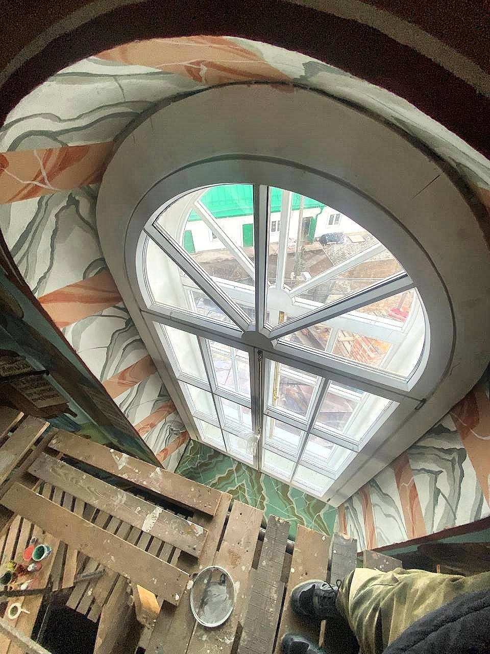 Световые окна обнаружили в барабане купола церкви Сорока Севастийских мучеников в Печорах