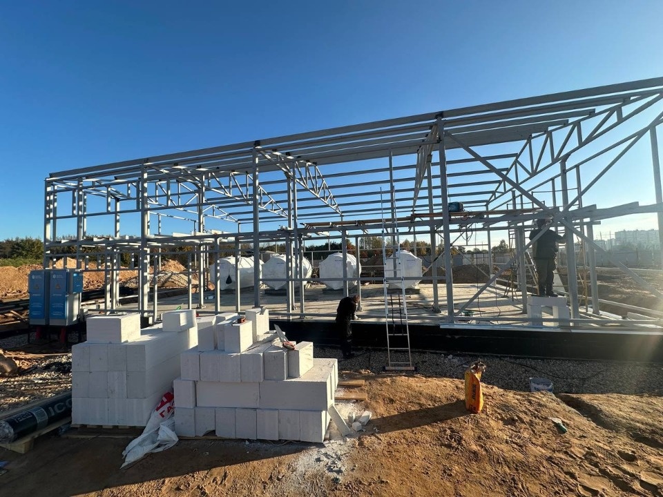 Новую котельную строят в псковской деревне Хотицы Новую котельную строят в псковской деревне Хотицы