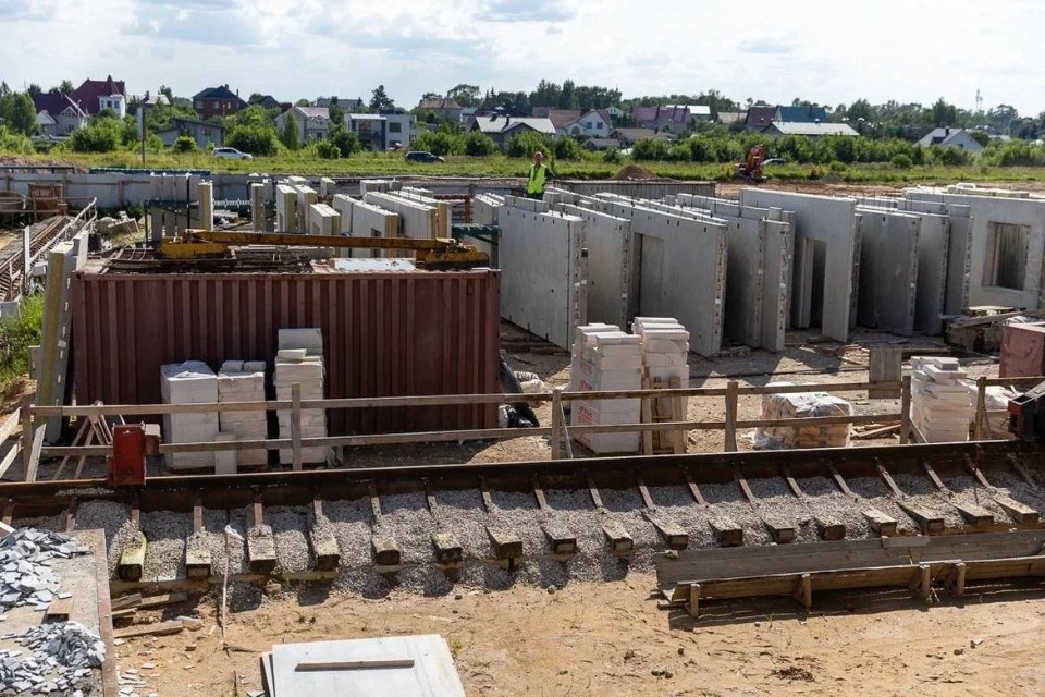 Новую котельную строят в псковской деревне Хотицы Новую котельную строят в псковской деревне Хотицы