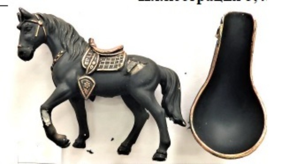 Француз пытался незаконно ввезти в Россию 44 старинных предмета