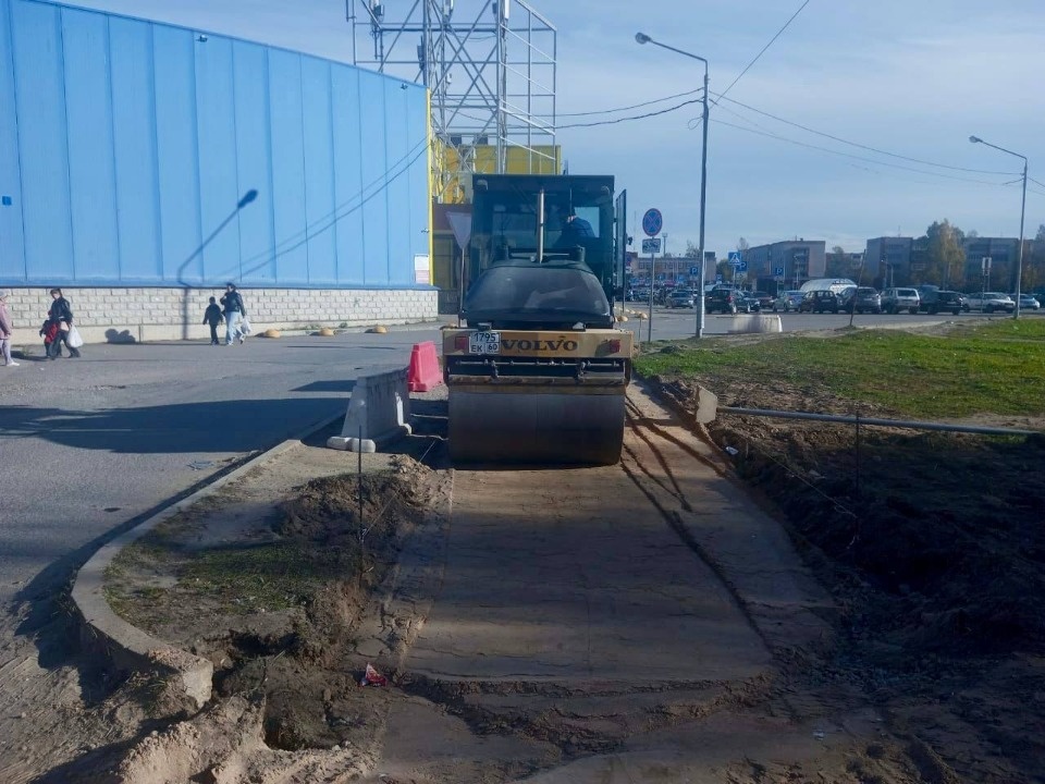 В Пскове начали ремонтировать проезд от улицы Труда до улицы Юности