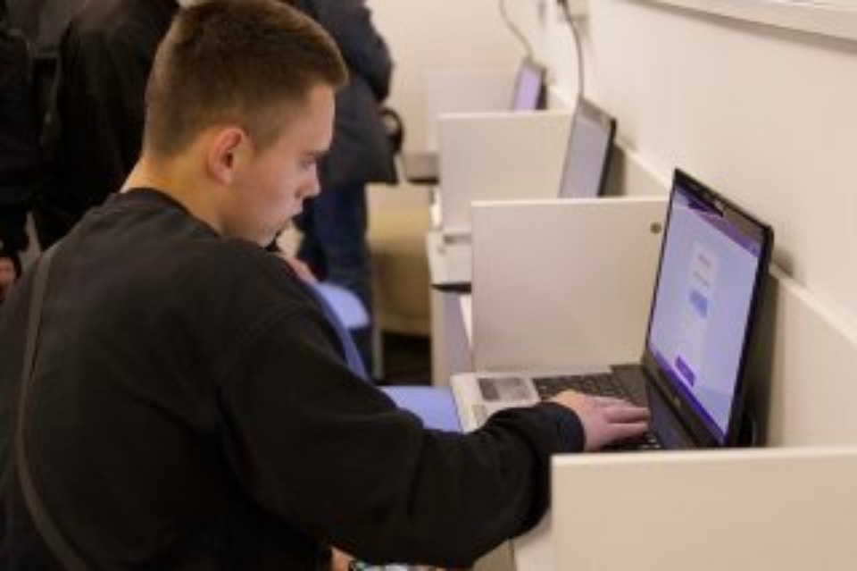 Предложение о работе получил каждый третий участник Фестиваля рабочих профессий в Великих Луках Предложение о работе получил каждый третий участник Фестиваля рабочих профессий в Великих Луках