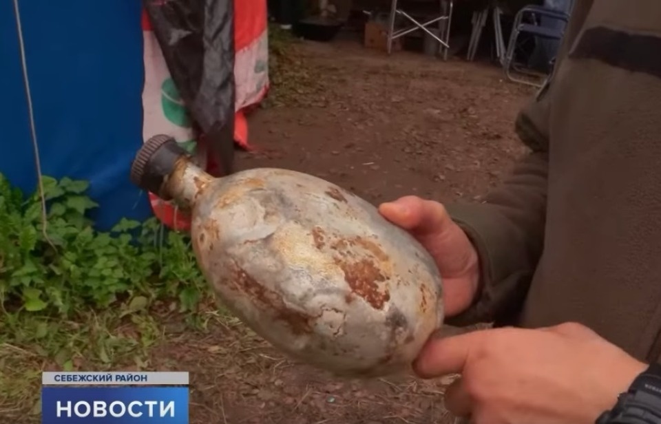 В Себежском районе поисковики обнаружили флягу советского солдата