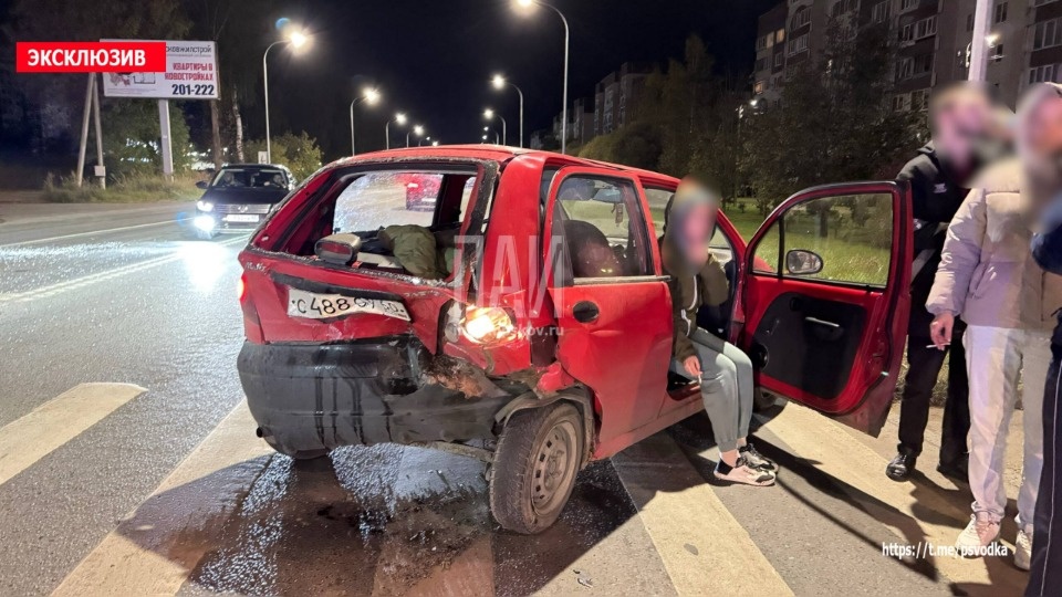 Виновник аварии в Пскове вместе с пассажиром скрылся с места ДТП