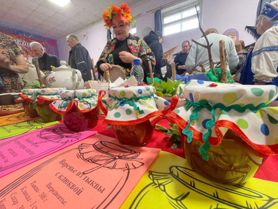 «Зеленые помидоры, острый перец, лисички»: На фестивале «НеобыЧАЙная Опочка» представили 53 сорта варенья