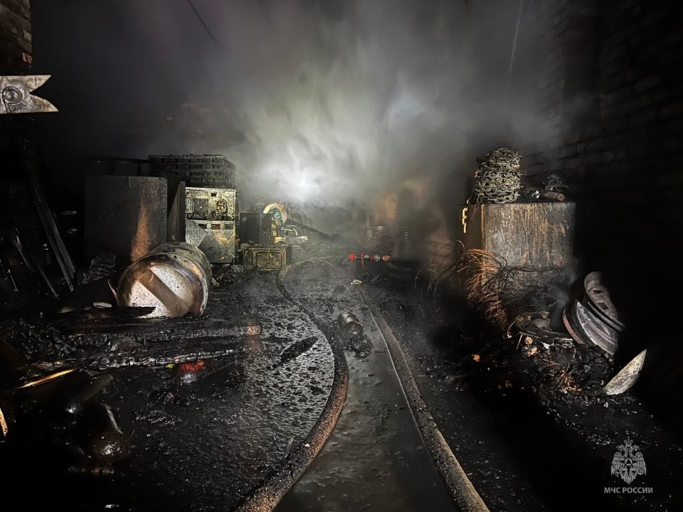 Семь баллонов эвакуировали при тушении производственного здания в Пскове Семь баллонов эвакуировали при тушении производственного здания в Пскове