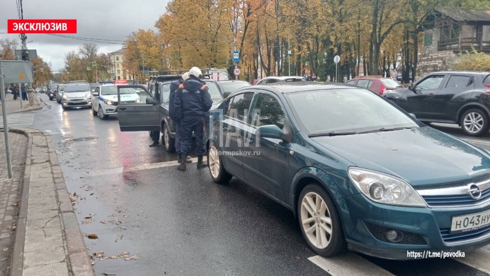 Женщину госпитализировали в результате ДТП на Октябрьском проспекте в Пскове Женщину госпитализировали в результате ДТП на Октябрьском проспекте в Пскове