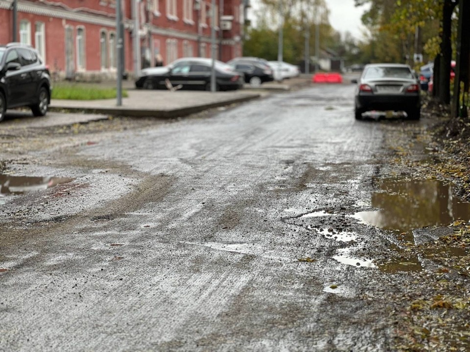 До конца октября в Пскове отремонтируют переулок Олега Зобова